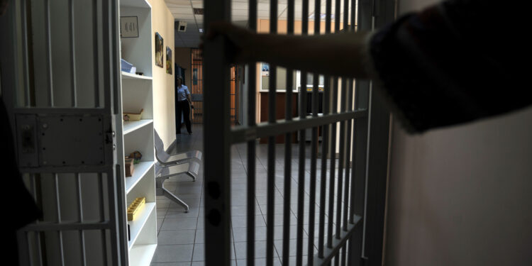 Κρατούμενος βρέθηκε νεκρός στα κρατητήρια του ΑΤ Δημοτικού Θεάτρου