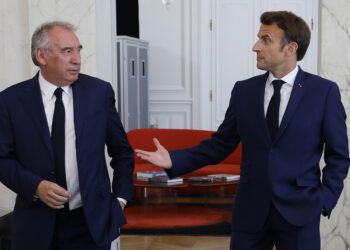 H επόμενη μέρα στη Γαλλία: Έκτακτη συνάντηση Μακρόν – Μπαϊρού