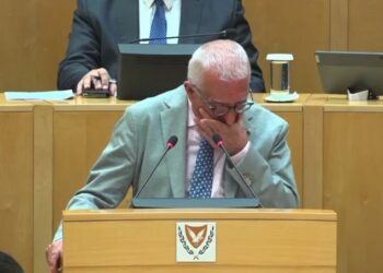 Συγκλόνισε στην Κύπρο ο Νικήτας Κακλαμάνης: Το δάκρυ του Προέδρου – Έσπασε η φωνή του (vid)