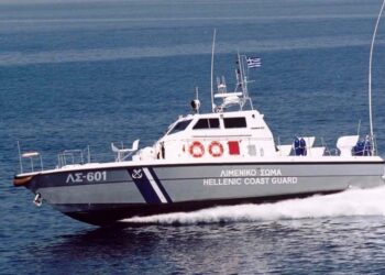 Θαλαμηγός  προσάραξε στον Σαρωνικό- Στο σκάφος βρίσκονται τέσσερις επιβαίνοντες