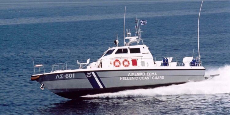 Θαλαμηγός  προσάραξε στον Σαρωνικό- Στο σκάφος βρίσκονται τέσσερις επιβαίνοντες