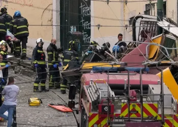 Πορτογαλία: Εθνικό πένθος μετά το φονικό εκτροχιασμό τελεφερίκ στη Λισαβόνα – Το χρονικό της τραγωδίας