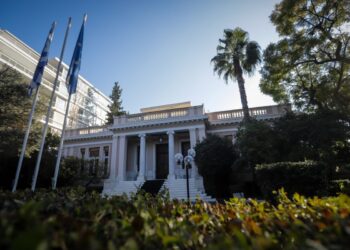 Αδελφή πασίγνωστης παρουσιάστριας της ΕΡΤ στο Μαξίμου με τον Λοβέρδο