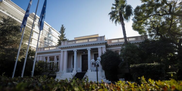 Αδελφή πασίγνωστης παρουσιάστριας της ΕΡΤ στο Μαξίμου με τον Λοβέρδο
