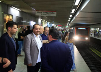 Χιλιάδες κόσμος στην πρεμιέρα της 24ωρης λειτουργίας του μετρό – Κυρανάκης: Οι νέοι θα γυρίζουν με ασφάλεια στο σπίτι τους