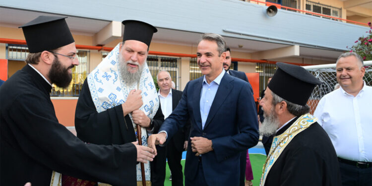 Μητσοτάκης από το 8ο δημοτικό σχολείο Ν. Φιλαδέλφειας: Υποδεχόμαστε τη νέα σχολική χρονιά με 431 πλήρως ανακατασκευασμένα σχολεία
