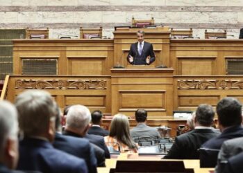 Ο έντονος διάλογος Μητσοτάκη – Βλάχου, η κάλπη και τα μανουάλια