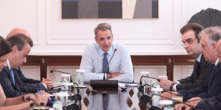 Μητσοτάκης στο Υπουργικό Συμβούλιο: Δίνουμε μάχη για την αλήθεια, από τα Τέμπη μέχρι την εξωτερική πολιτική – Μόνιμες αυξήσεις για 4 εκατ. πολίτες