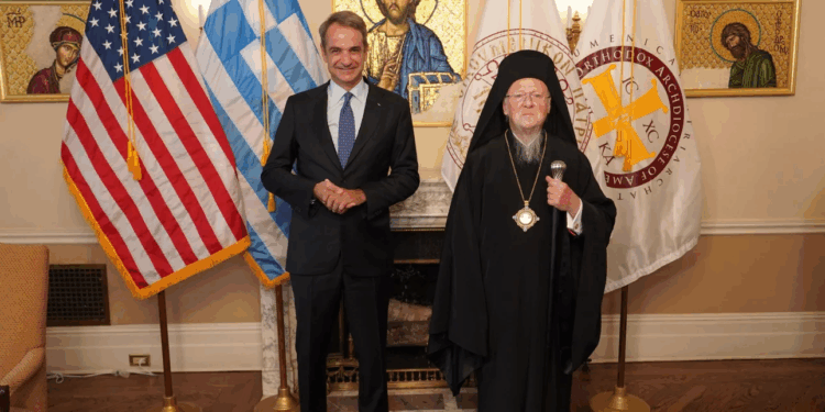 Με τον Οικουμενικό Πατριάρχη Βαρθολομαίο συναντήθηκε ο Κυρ. Μητσοτάκης