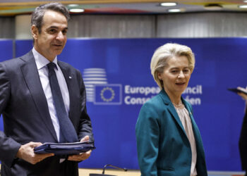 Μητσοτάκης σε Φον ντερ Λάιεν: Σας ευχαριστώ που τιμάτε τους γενναίους Έλληνες πυροσβέστες μας