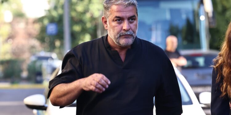Ο Μπισμπίκης δεν επικοινώνησε ποτέ με τις αρχές, λέει η Δημογλίδου – 1.200 ευρώ και αφαίρεση διπλώματος η πρώτη ποινή