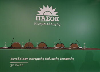 ΠΑΣΟΚ: Εσωστρέφεια δίχως φρένο – Ο Ανδρουλάκης μιλά, τα στελέχη αμφισβητούν