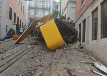 TRAGÉDIA: Τουλάχιστον 15 νεκροί από τον εκτροχιασμό του ιστορικού τελεφερίκ Γκλόρια στη Λισαβόνα