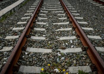 ‘Eκτακτη Είδηση: Τρένο παρέσυρε και σκότωσε πεζό στην Κωνσταντινουπόλεως
