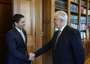 Συνάντηση Τασούλα με τον πρύτανη του ΕΚΠΑ Γεράσιμο Σιάσο