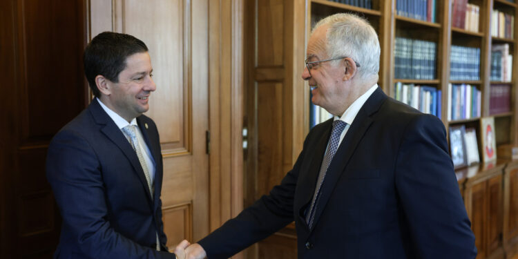 Συνάντηση Τασούλα με τον πρύτανη του ΕΚΠΑ Γεράσιμο Σιάσο