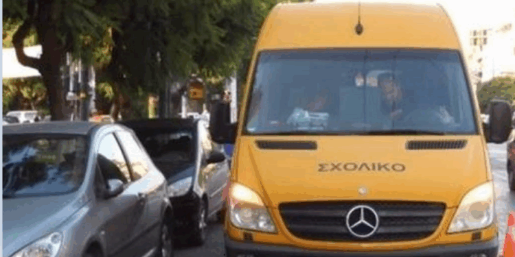 Έκτακτο: Τροχαίο με σχολικό λεωφορείο στην Λεωφόρο Συγγρού