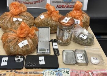 Σύλληψη για ναρκωτικά στη Δάφνη από στελέχη του Λιμεναρχείου Πειραιά