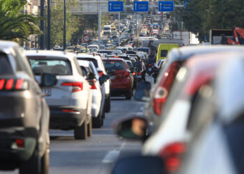 Ε.Ο. Θεσσαλονίκης – Ν. Μουδανίων: Καραμπόλα πέντε οχημάτων με δύο τραυματίες