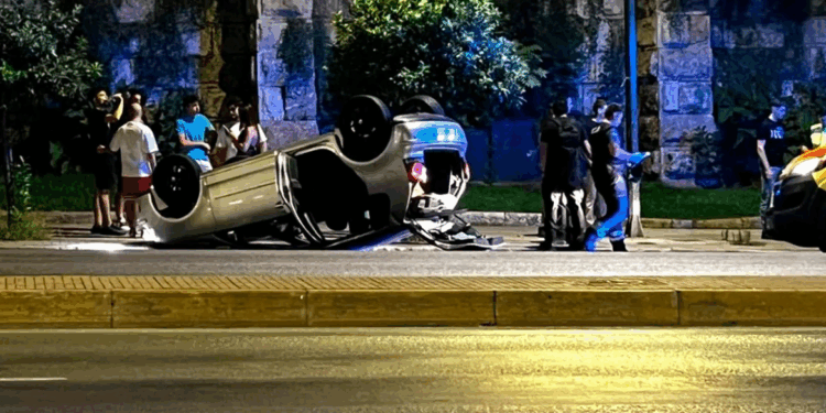 Λεωφόρο Αμαλίας: Σοβαρό τροχαίο με τραυματία