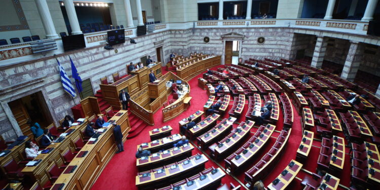 Βουλή: Εγκρίθηκε το νομοσχέδιο για την επιτάχυνση απορρόφησης των αναπτυξιακών πόρων