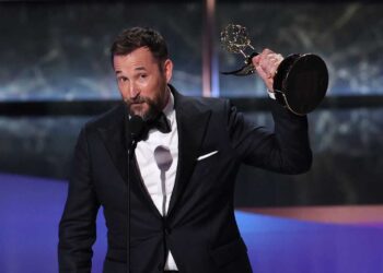 Emmy 2025: Ποιός ειναι ο 15χρονος πιτσιρικάς που κέρδισε το βραβείο – Ιστορική νίκη στο θεσμό- Ποιοί έφυγαν με βραβείο