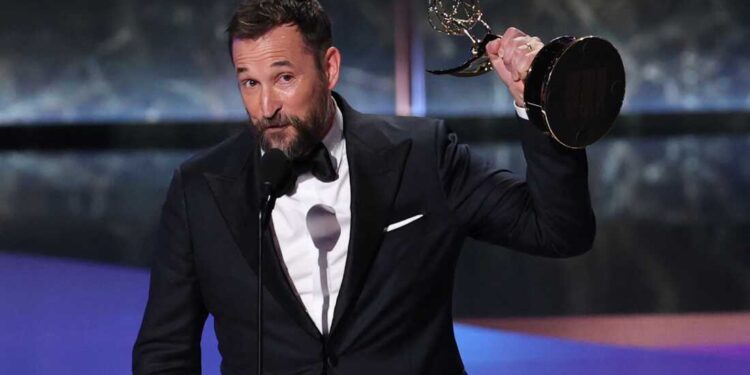Emmy 2025: Ποιός ειναι ο 15χρονος πιτσιρικάς που κέρδισε το βραβείο – Ιστορική νίκη στο θεσμό- Ποιοί έφυγαν με βραβείο