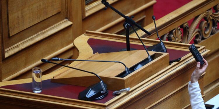 Βουλή: Έρχεται ο “κόφτης” – Κλείνουν τα μικρόφωνα! Ποιος αρχηγός είναι πρωταθλητής της υπέρβασης