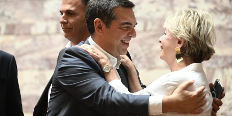 Ακρίτα για Τσίπρα: Δεν είμαι προσωπολατρης – Δύο χρόνια δε μίλησε για Τέμπη και ΟΠΕΚΕΠΕ (βίντεο)