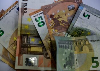 Αυξήσεις μισθών: Μάθε τώρα πόσα θα μένουν στην τσέπη σου