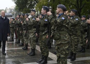 Αυξήσεις έως και 100 ευρώ τον μήνα στους οπλίτες – Πότε θα τα πάρουν
