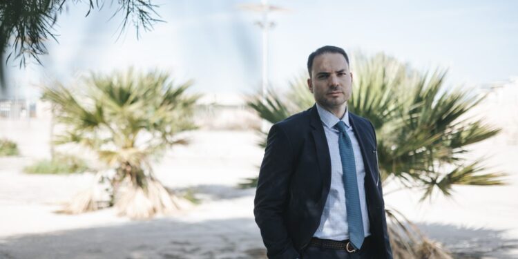 Η νύχτα που έγινε θρίλερ στη Γλυφάδα – Ο αντιπεριφερειάρχης, τα 1.300 ευρώ και οι δύο άγνωστοι