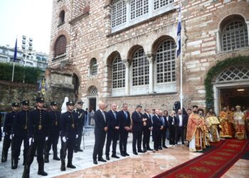 Λιβάνι, σημαίες και ίντριγκες – Τριήμερο πολιτικής ασφυξίας στη συμπρωτεύουσα