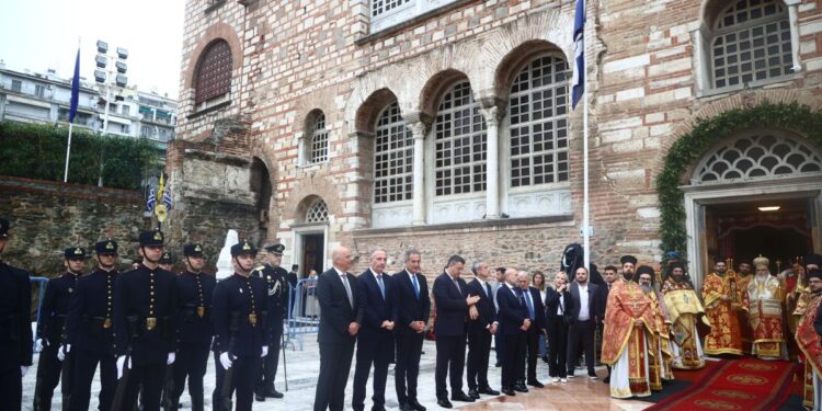 Λιβάνι, σημαίες και ίντριγκες – Τριήμερο πολιτικής ασφυξίας στη συμπρωτεύουσα