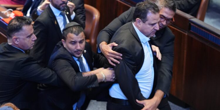 Επεισόδιο κατά την ομιλία Τραμπ: «Αναγνωρίστε την Παλαιστίνη», φώναξαν βουλευτές της Αριστεράς – Τι σχολίασε ο Αμερικανός πρόεδρος (ΒΙΝΤΕΟ)