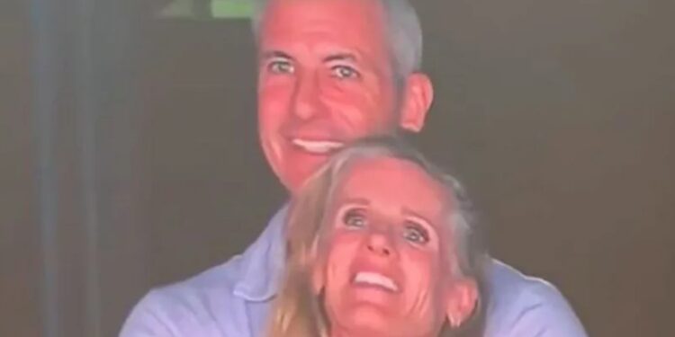 Cold Play – Kiss Cam: Ανατροπή για τον CEO – Νέα εμφάνιση με τη βέρα στο χέρι