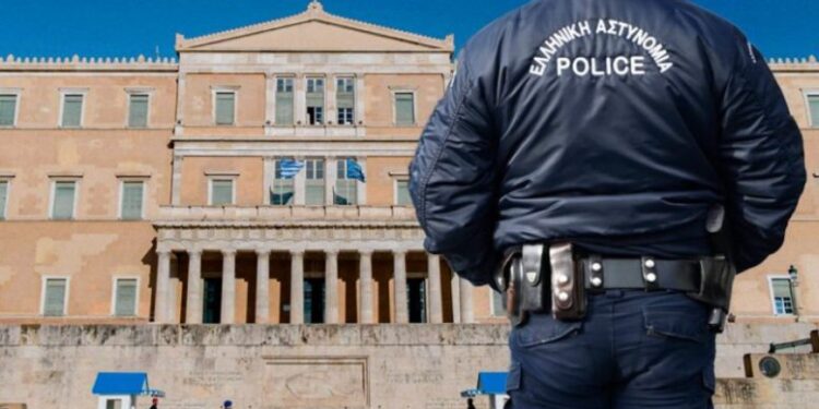 Πότε ξεκινά η δίκη του αστυνομικού της Βουλής και της συζύγου του