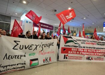Έφτασαν στην Αθήνα οι 27 Έλληνες ακτιβιστές του στολίσκου για τη Γάζα