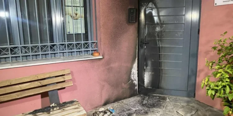 Θεσσαλονίκη: Τοποθέτησαν γκαζάκι έξω από δημοτικό κτήριο του Δήμου Νεάπολης – Συκεών