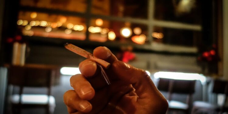 «Φωτιά» στα πακέτα βάζει η Κομισιόν: Εκτοξεύεται η τιμή τσιγάρων και ηλεκτρονικών προϊόντων