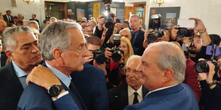 Παρών ο Σαμαράς στην παρέμβαση Καραμανλή – Φωτορεπορτάζ TP
