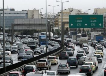 Κυκλοφοριακό χάος στον Κηφισό: Μποτιλιάρισμα από πέντε τροχαία