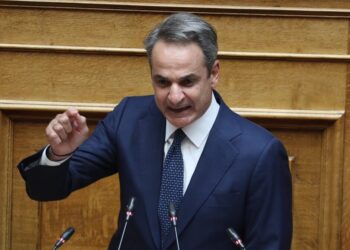 Μητσοτάκης σε Ανδρουλάκη: Θα πιάνατε τον Τραμπ από το πέτο και θα του λέγατε «go back» – Κάνω ισχυρή την Ελλάδα, όχι ρεντίκολο της Ευρώπης