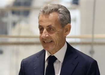 Παρατηρητήριο εξουσίας: Συμπαράσταση και από Έλληνες για Σαρκοζί