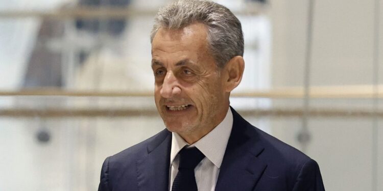 Παρατηρητήριο εξουσίας: Συμπαράσταση και από Έλληνες για Σαρκοζί