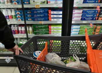 Πέφτουν οι τιμές σε 2.000 προϊόντα – Αναλυτικά η λίστα