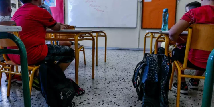 «Πέναλτι» δύο ετών για αναπληρωτές εκπαιδευτικούς που δεν εμφανίζονται χωρίς λόγο