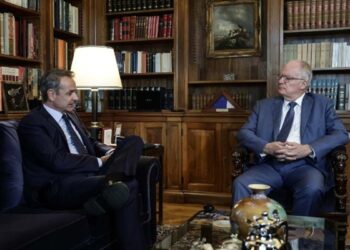Μητσοτάκης: Επαναστατική Γυμναστική από την Αντιπολίτευση για τον ‘Αγνωστο Στρατιώτη