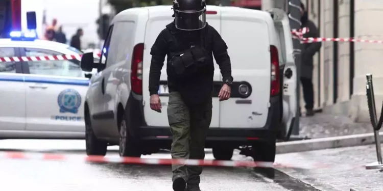 Χειροβομβίδα εντοπίστηκε στην οδό Λιοσίων – Σε εξέλιξη κυκλοφοριακές ρυθμίσεις