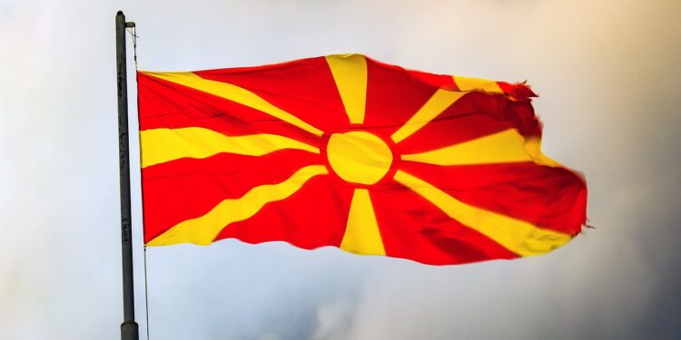 Η Ούρσουλα φον ντερ Λάιεν καλεί τη Βόρεια Μακεδονία να τροποποιήσει το σύνταγμά της αν θέλει να ενταχθεί στην ΕΕ